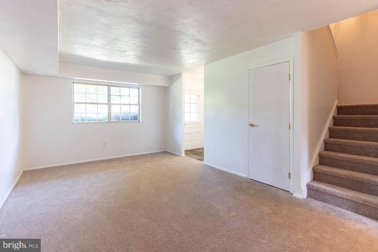 1111 W Aaron Dr #e Property Photo 2