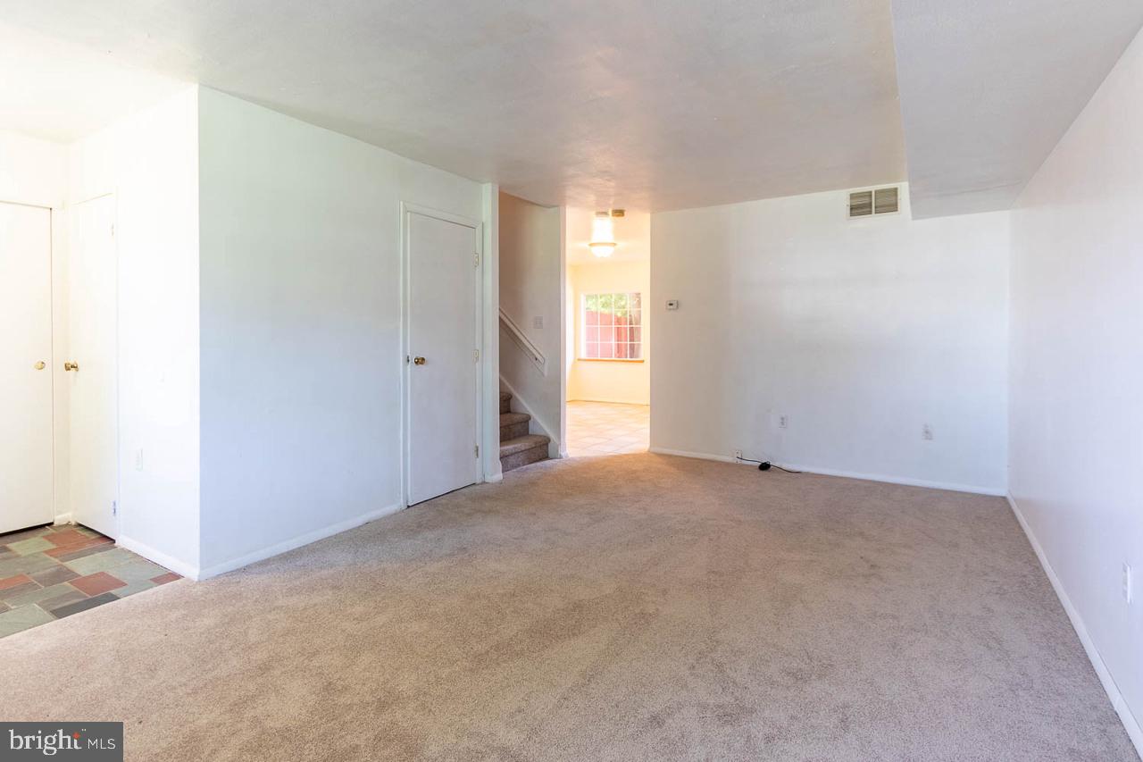 1111 W Aaron Dr #e Property Photo 3