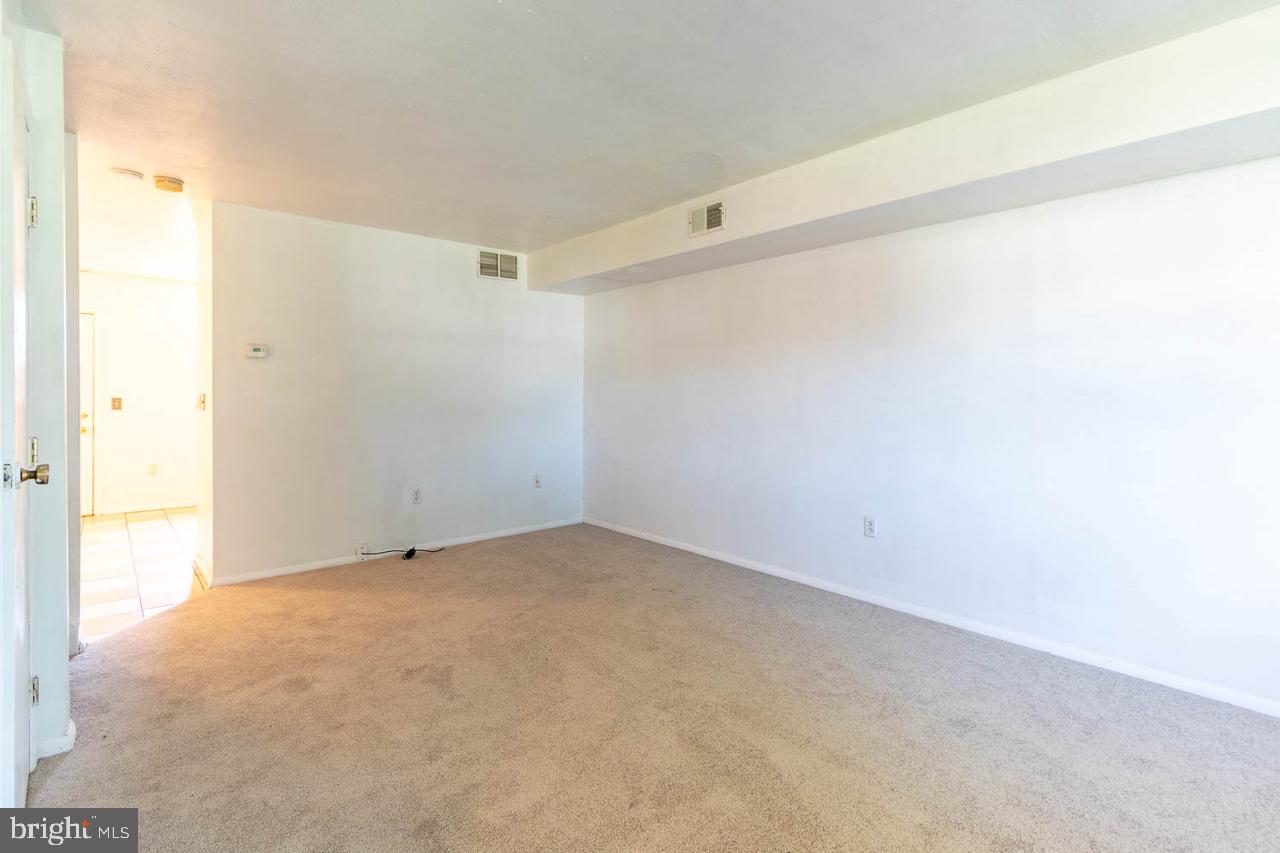 1111 W Aaron Dr #e Property Photo 4