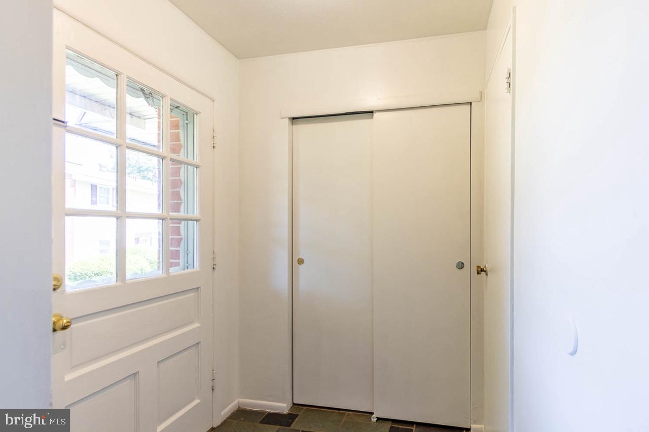 1111 W Aaron Dr #e Property Photo 9