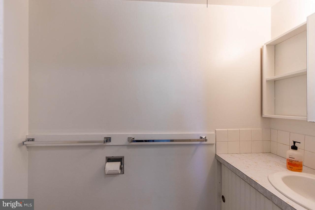 1111 W Aaron Dr #e Property Photo 11