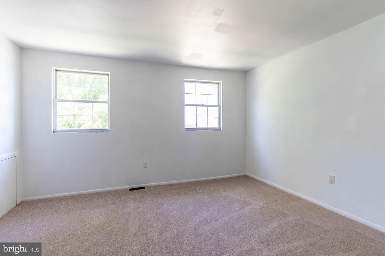 1111 W Aaron Dr #e Property Photo 12