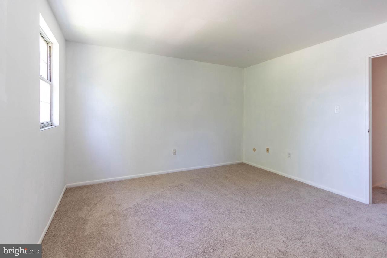 1111 W Aaron Dr #e Property Photo 13