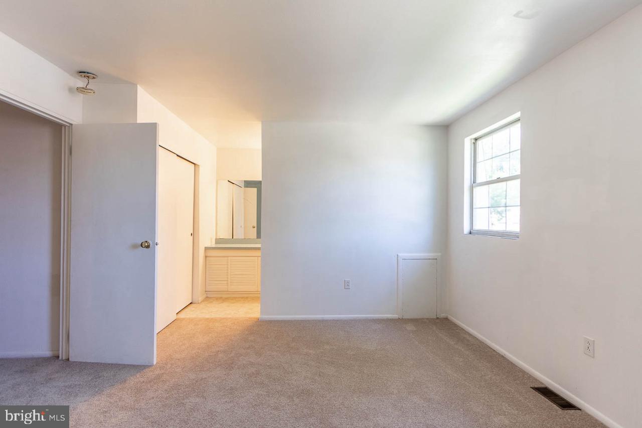 1111 W Aaron Dr #e Property Photo 14