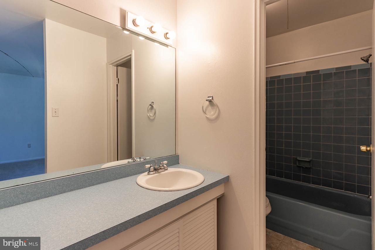 1111 W Aaron Dr #e Property Photo 15