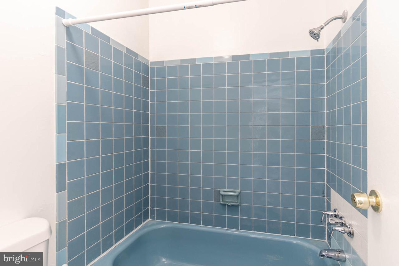 1111 W Aaron Dr #e Property Photo 16