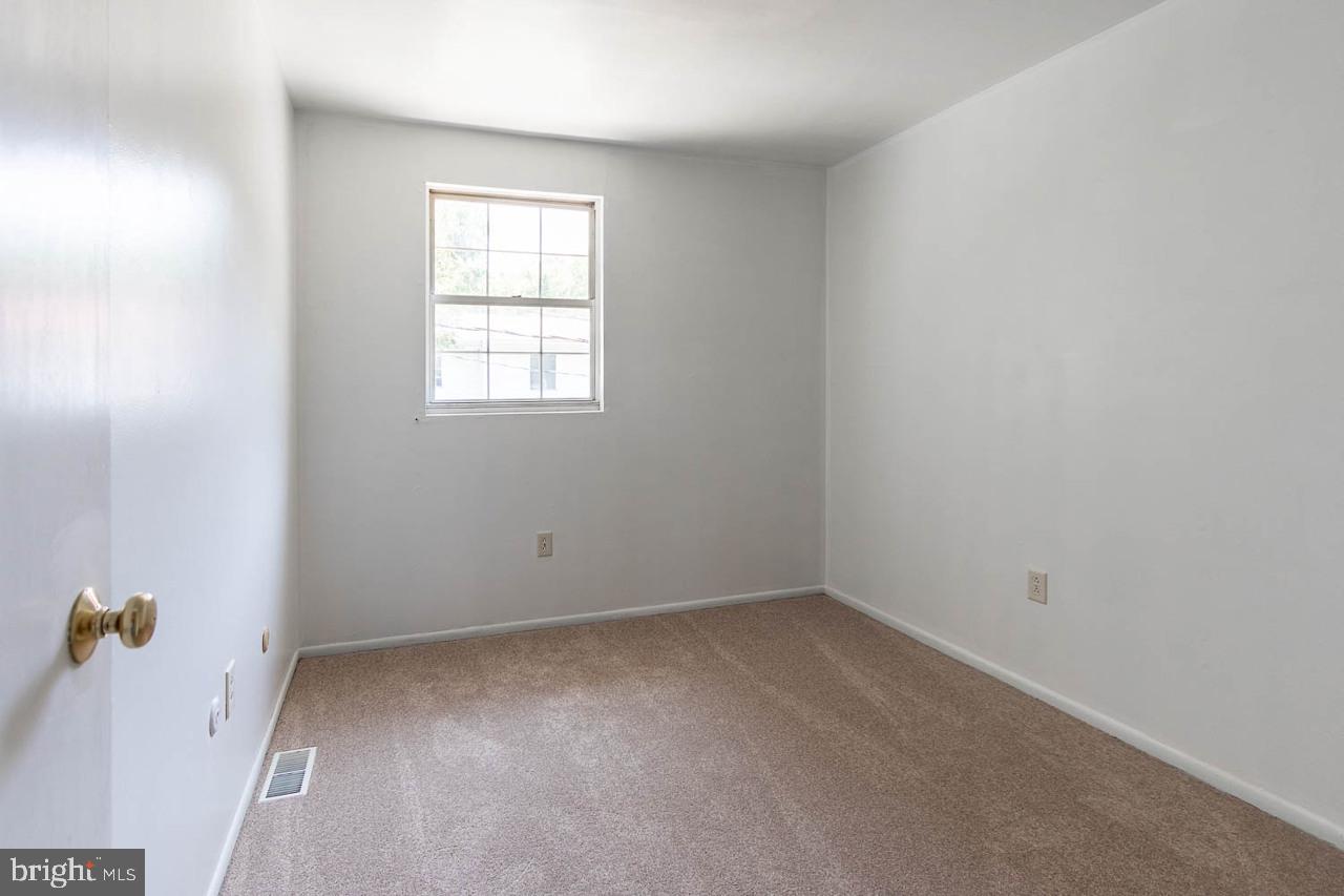 1111 W Aaron Dr #e Property Photo 18