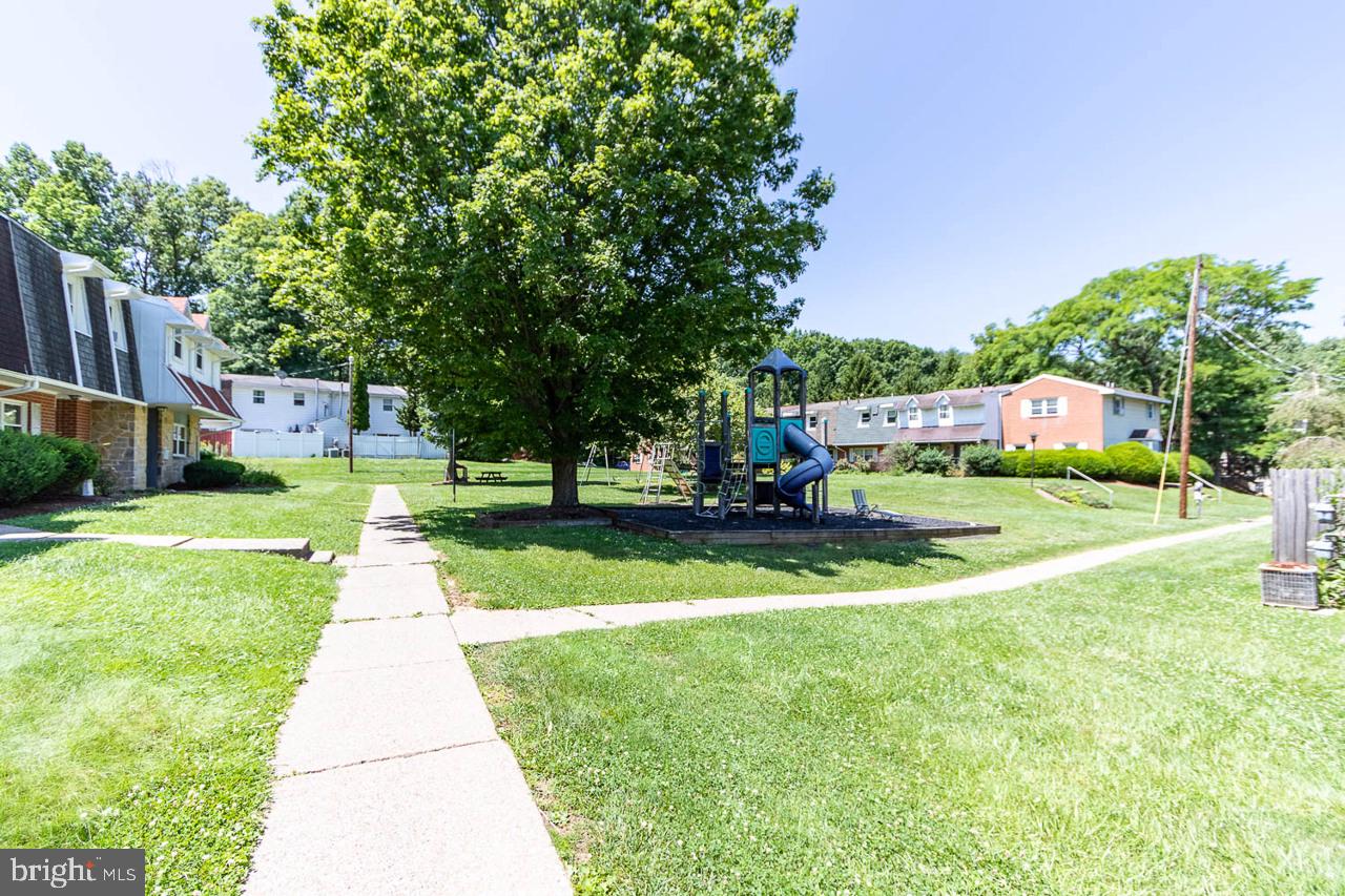 1111 W Aaron Dr #e Property Photo 24