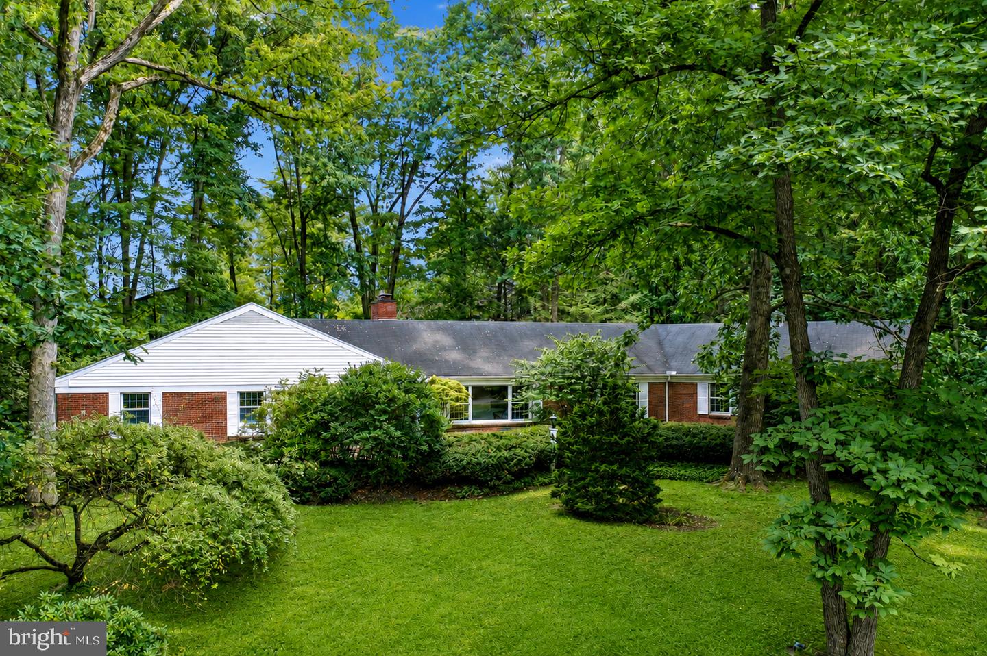 1350 Greenwood Cir Property Photo 1
