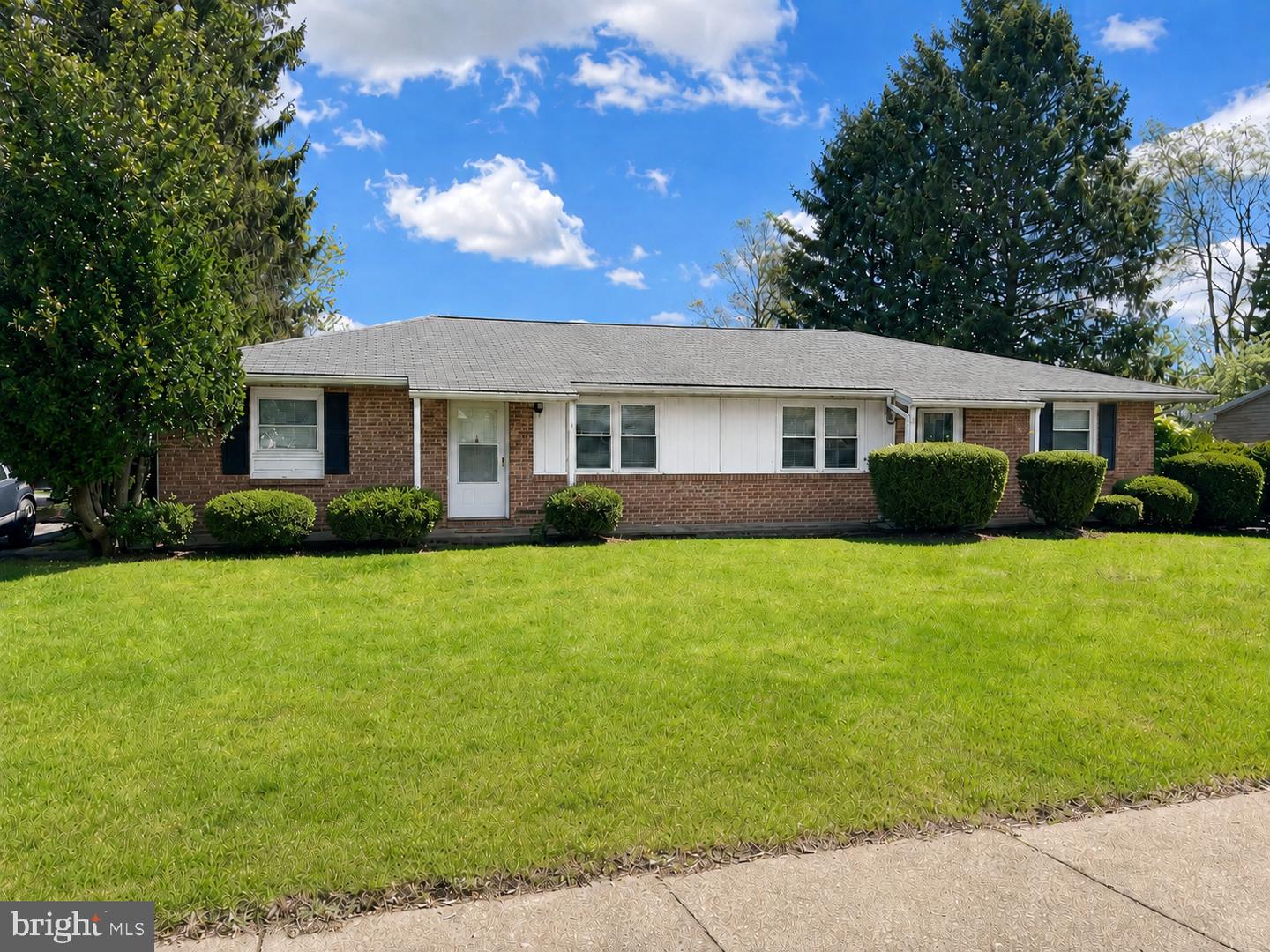 1317 UNIVERSITY DR Property Photo 1