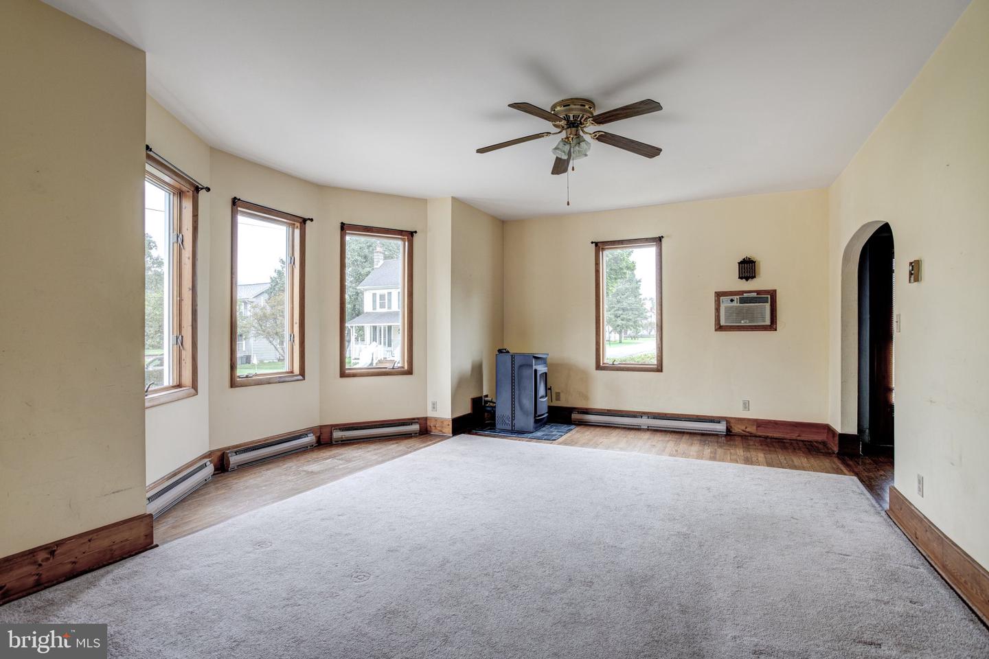 300 Centre St Property Photo 6