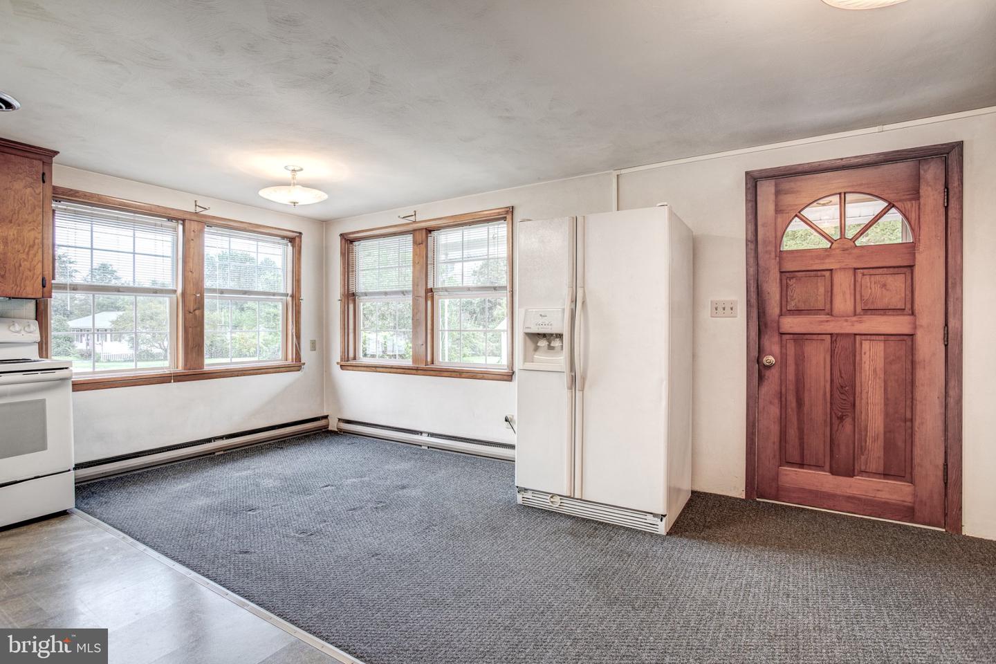 300 Centre St Property Photo 11