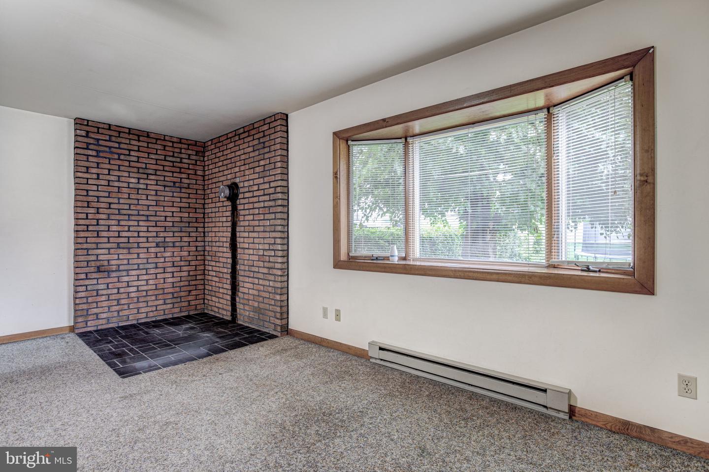 300 Centre St Property Photo 17