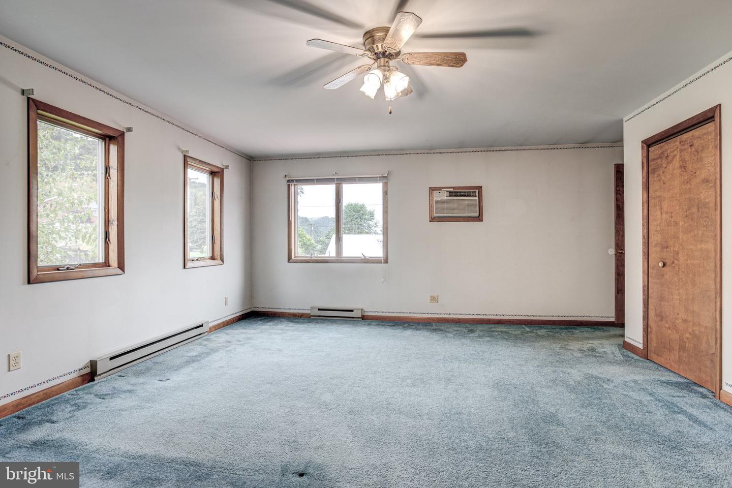 300 Centre St Property Photo 19