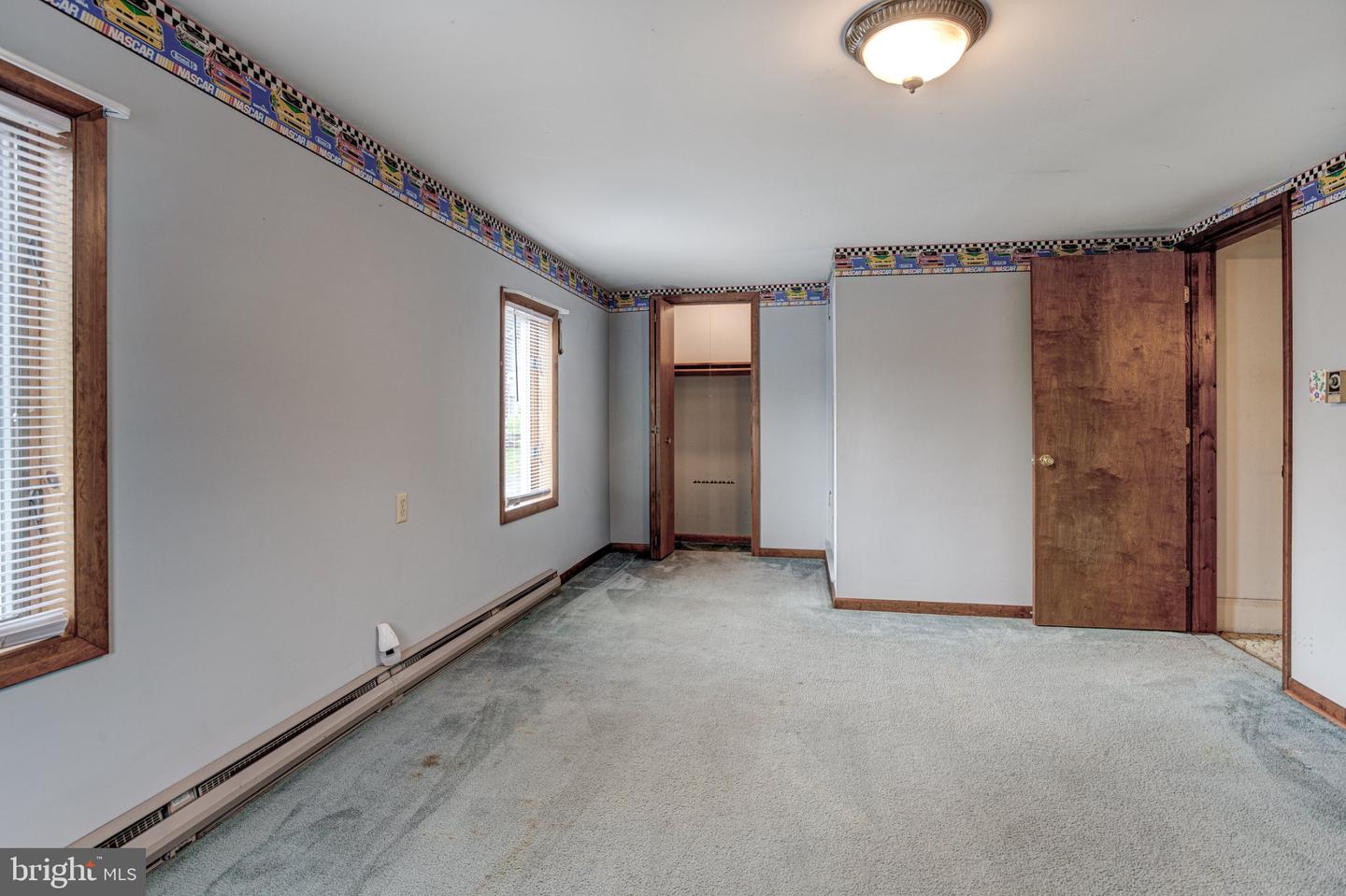 300 Centre St Property Photo 22