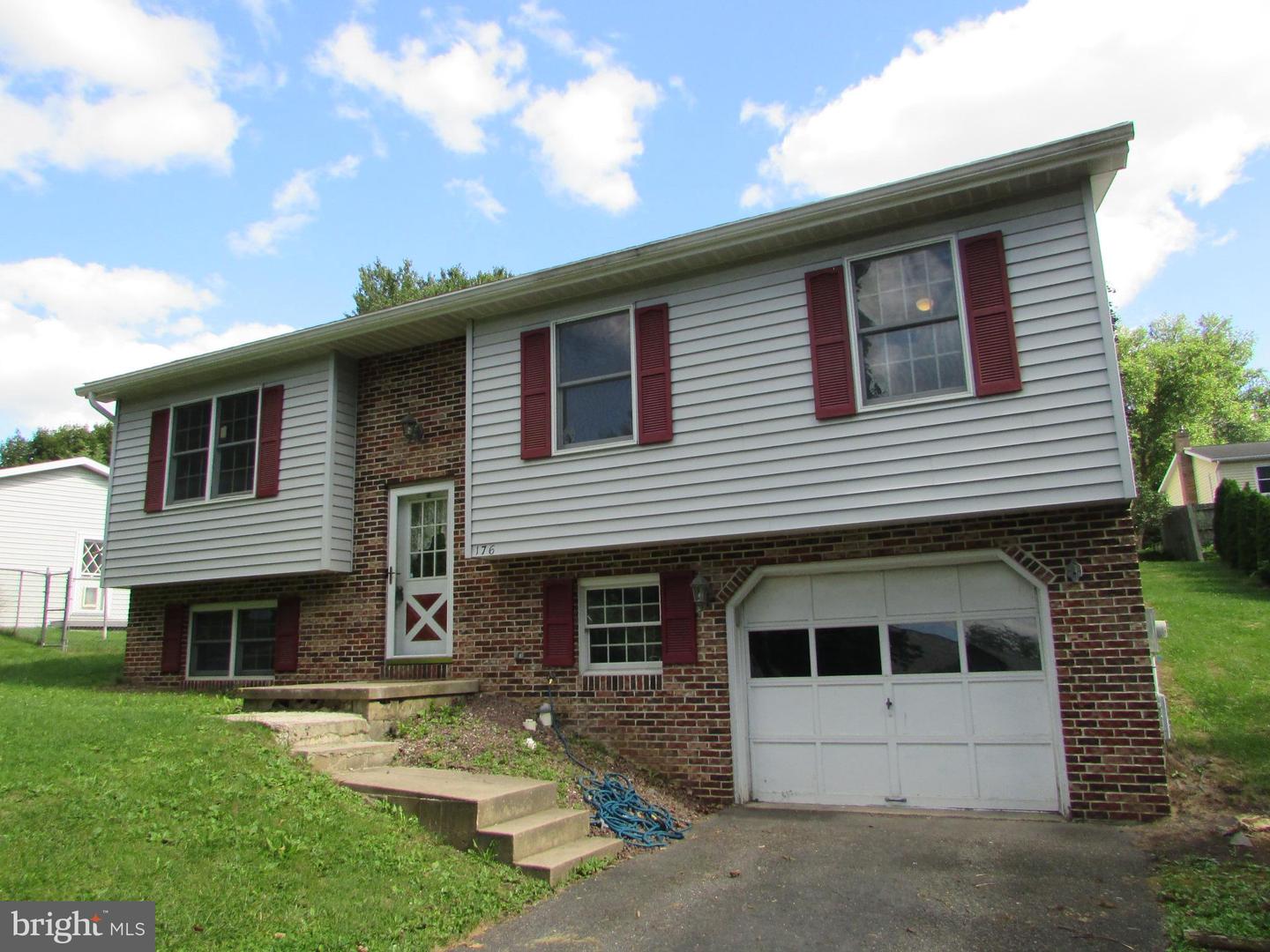 176 Creekside Dr Property Photo 1