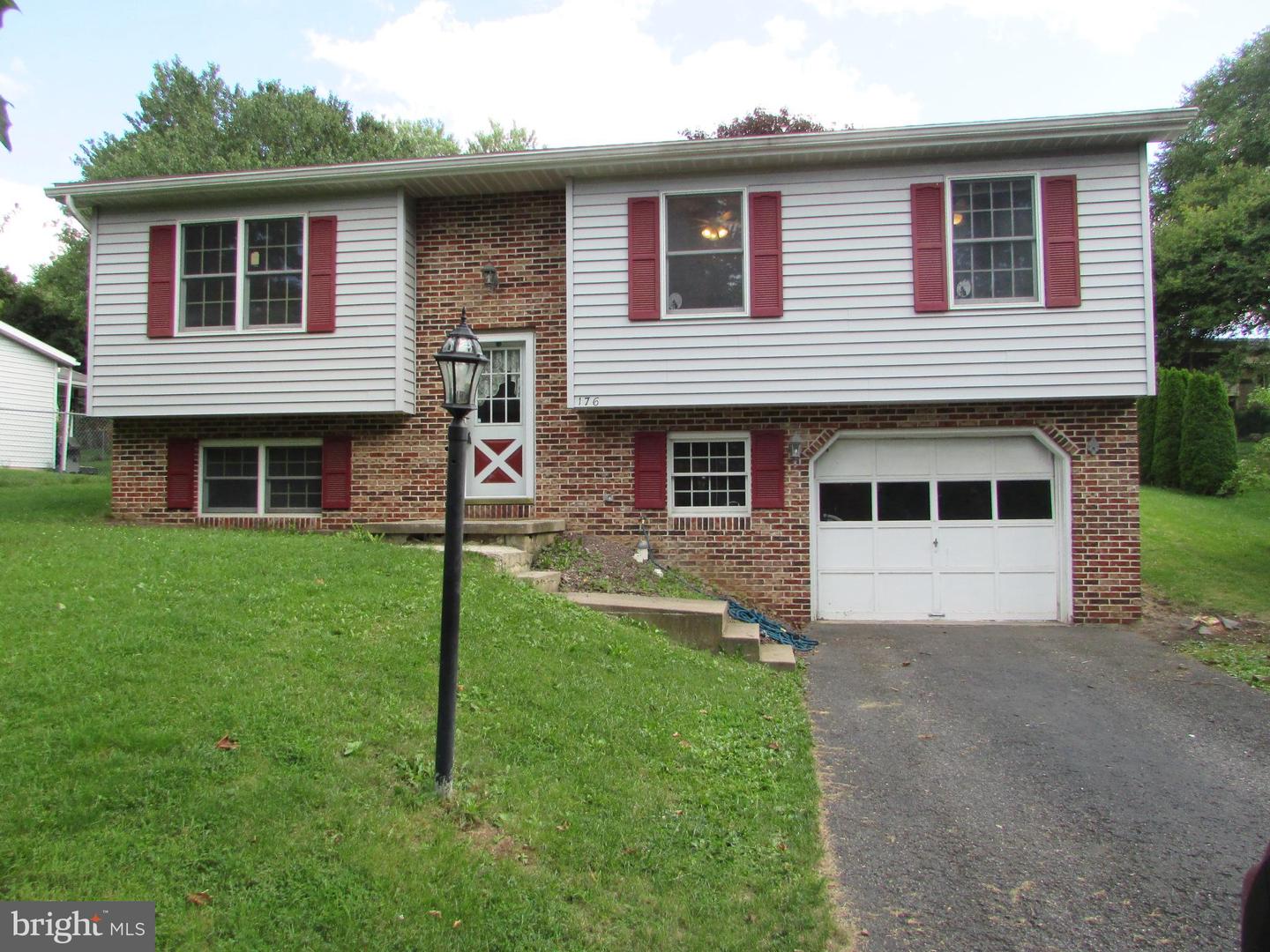 176 Creekside Dr Property Photo 2