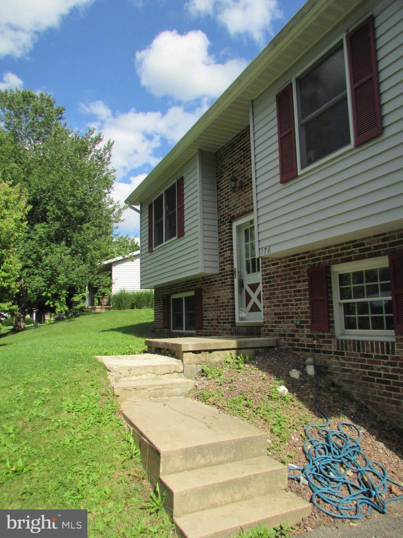 176 Creekside Dr Property Photo 3