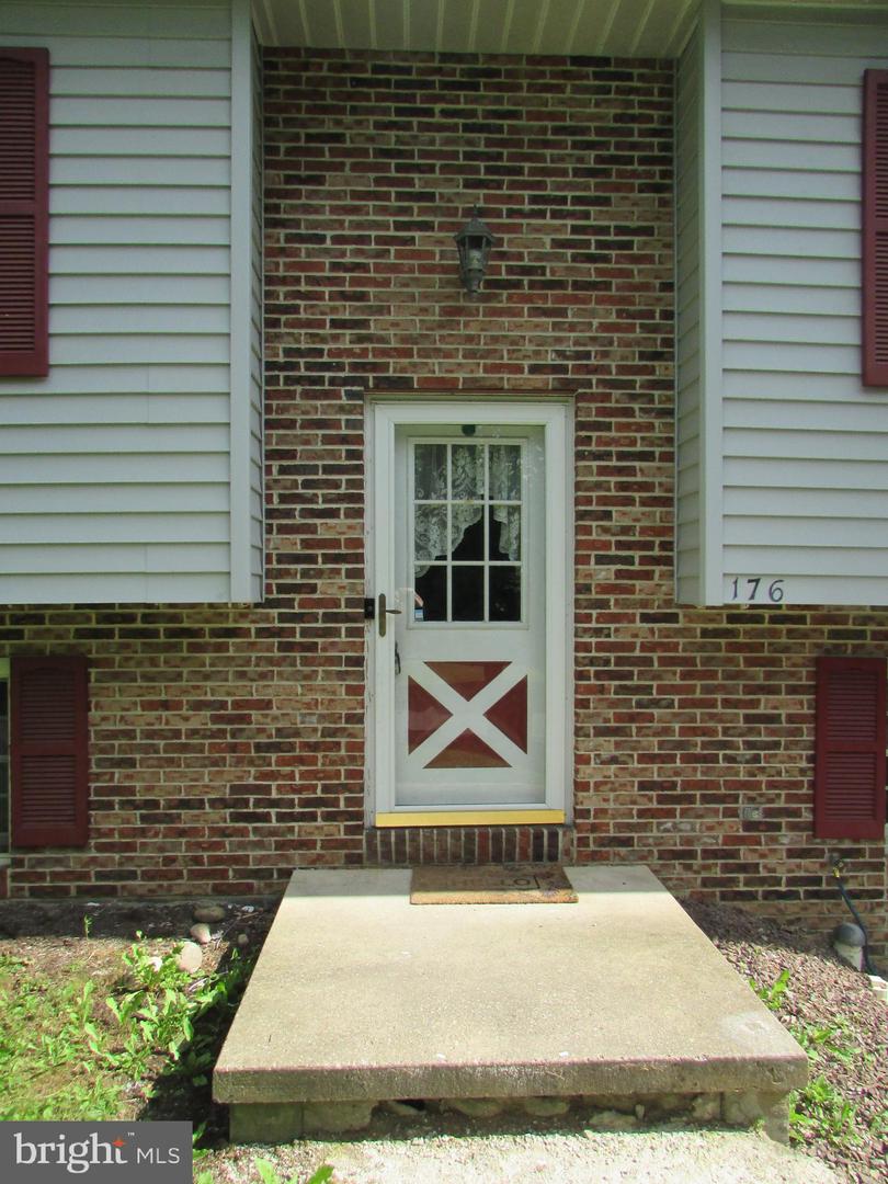 176 Creekside Dr Property Photo 4