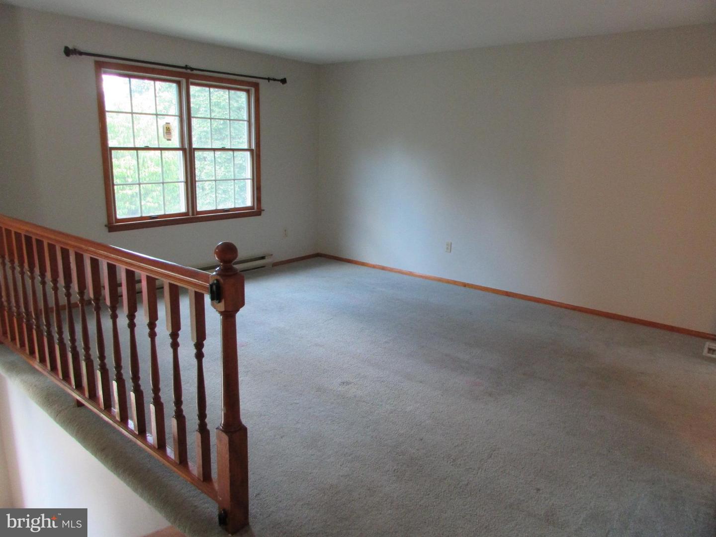 176 Creekside Dr Property Photo 6