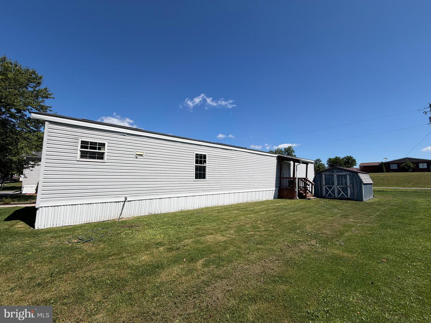 128 Country Ln Property Photo 2