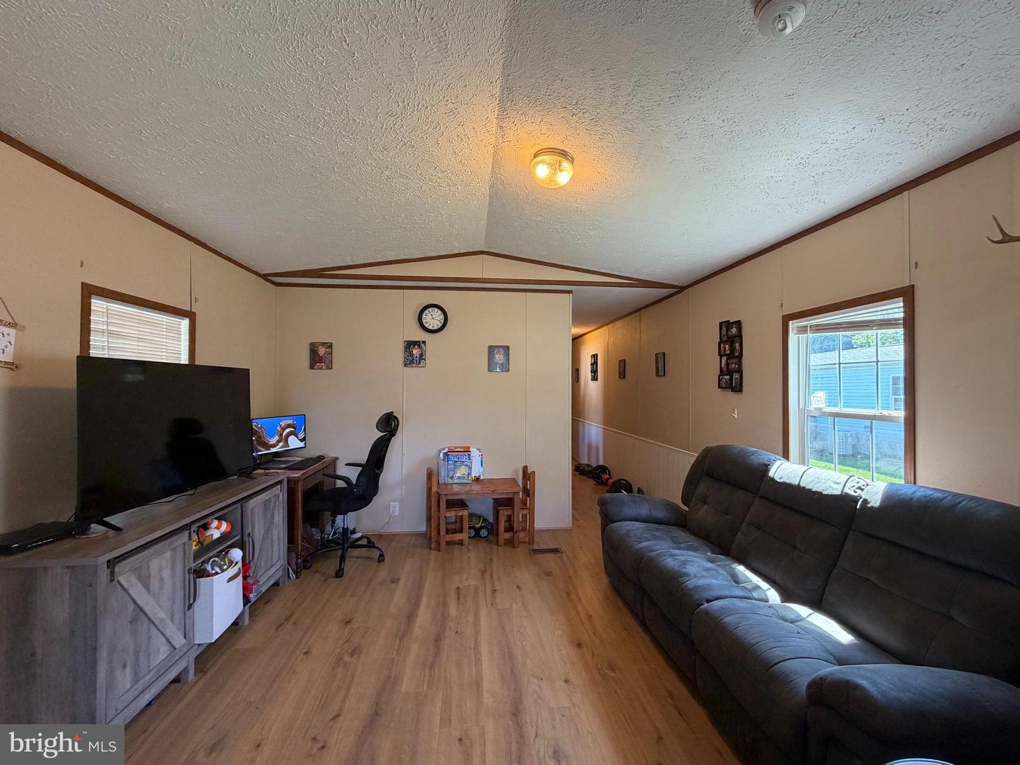 128 Country Ln Property Photo 3