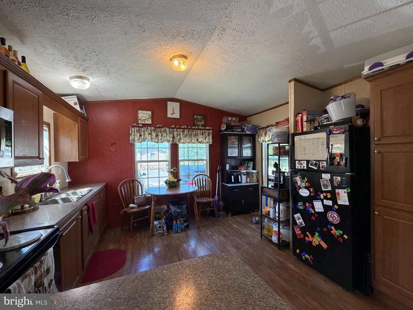128 Country Ln Property Photo 6