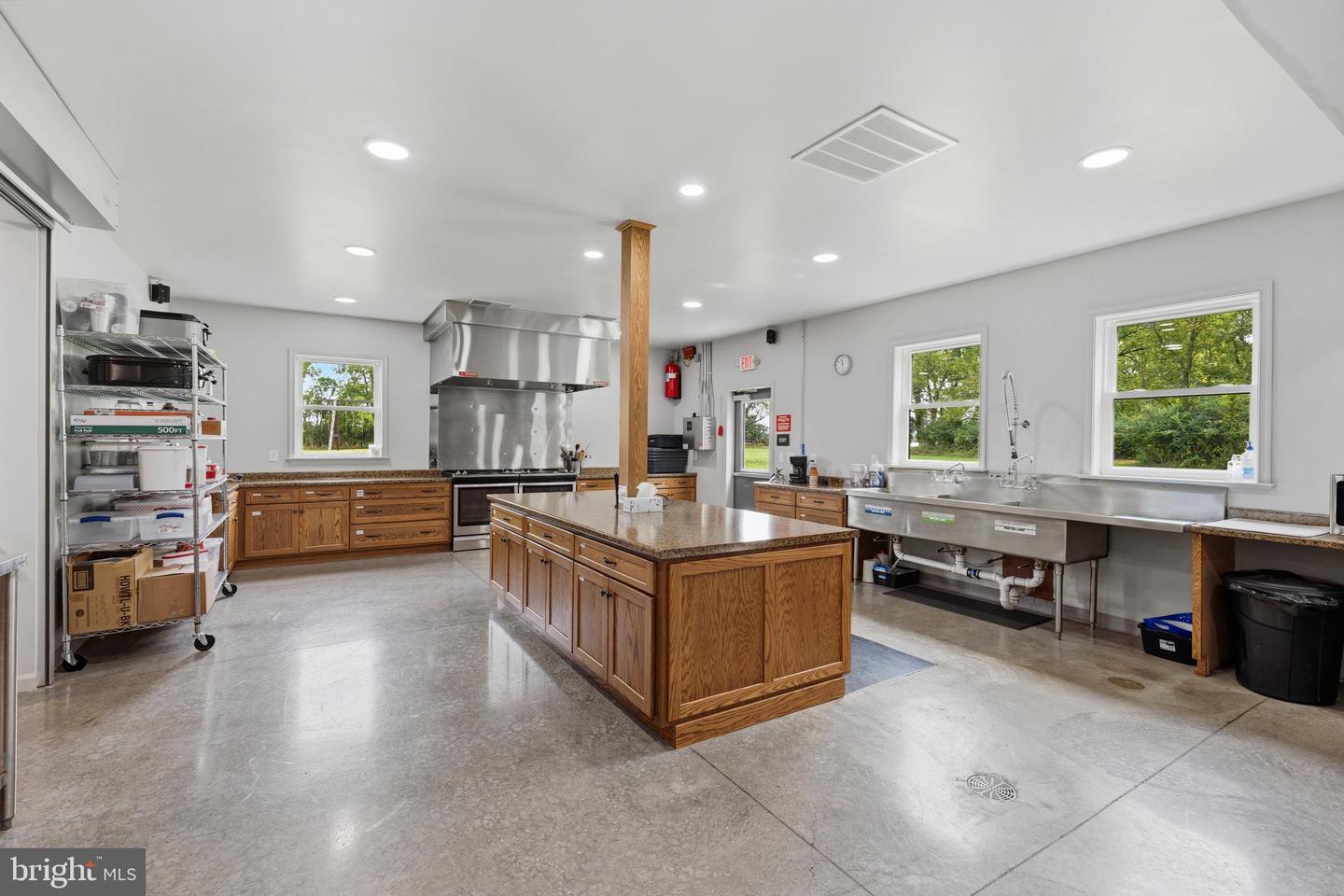 150 Property Photo 24