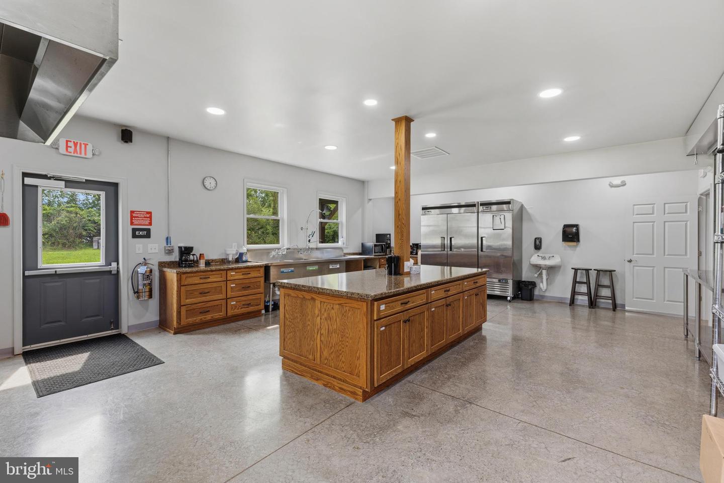 150 Property Photo 27