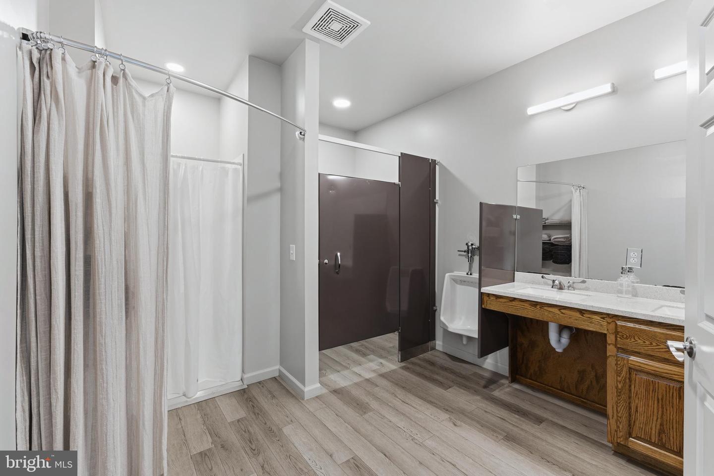 150 Property Photo 31
