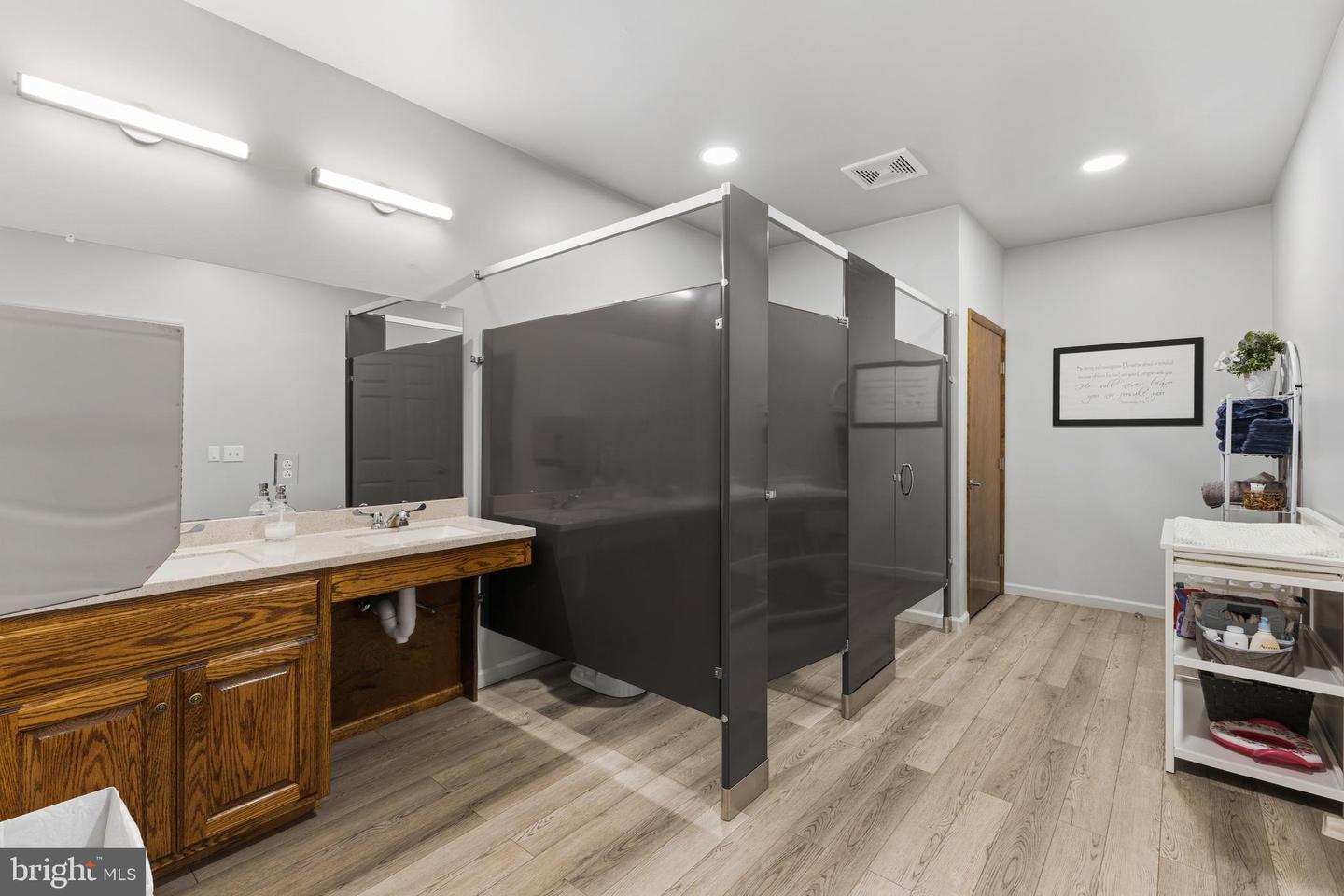 150 Property Photo 32