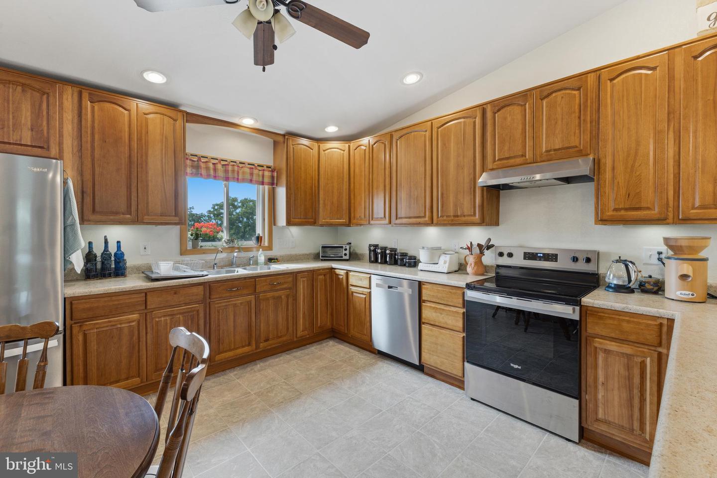 150 Property Photo 48