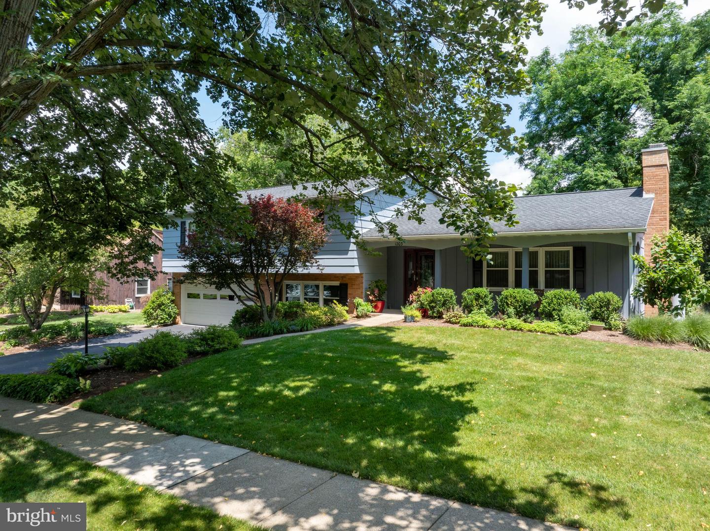 1203 Smithfield Cir Property Photo 3