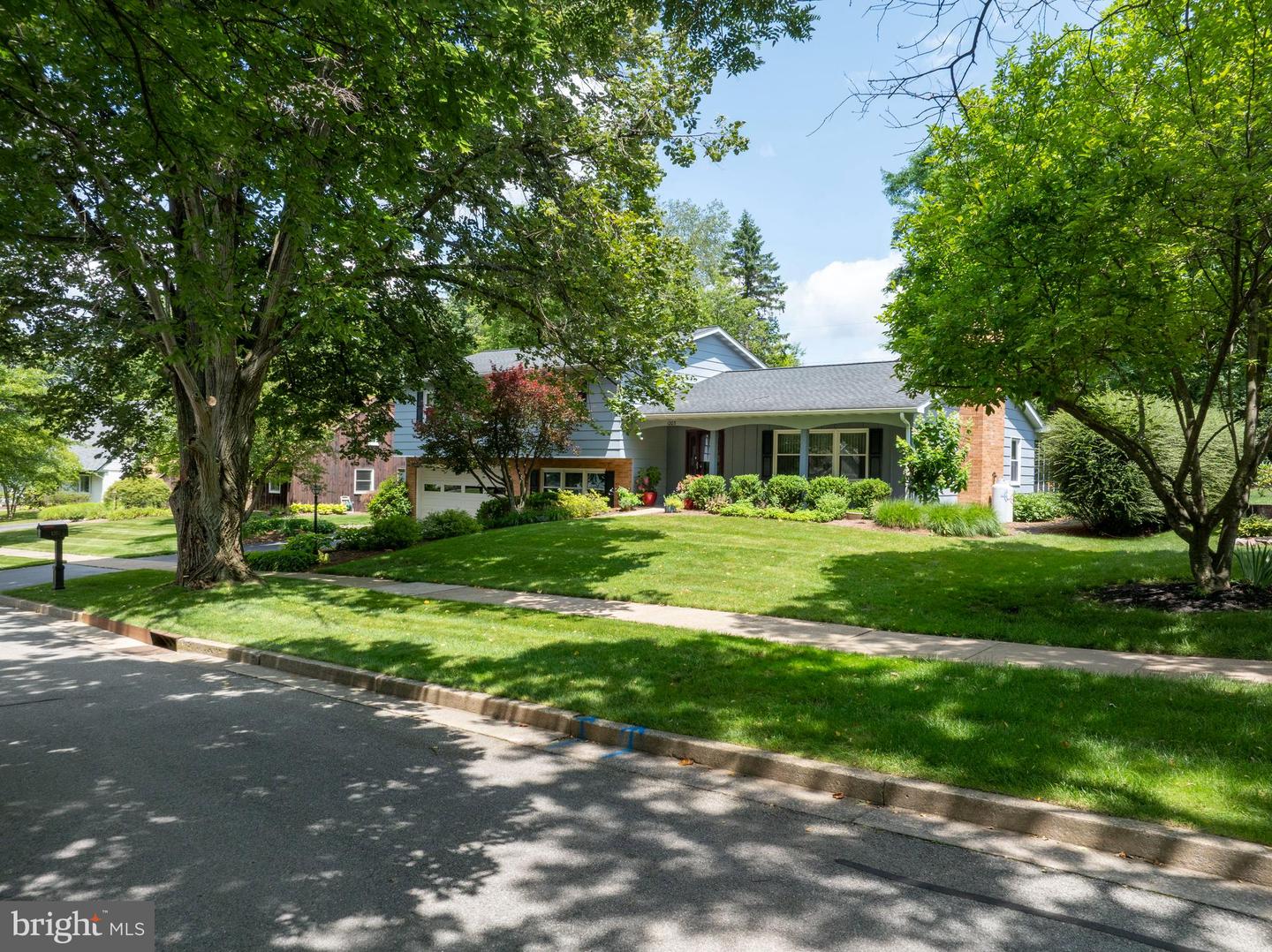 1203 Smithfield Cir Property Photo 4