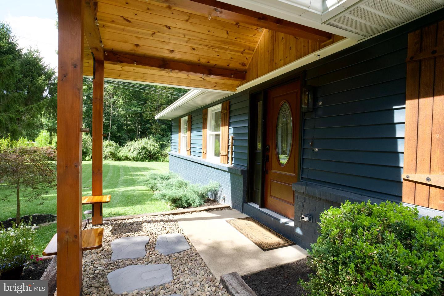 211 Mountain Rd Property Photo 4