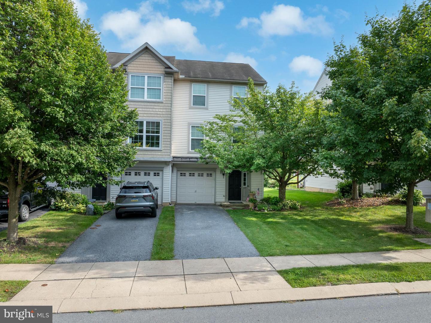 125 Cambridge Ln Property Photo 1