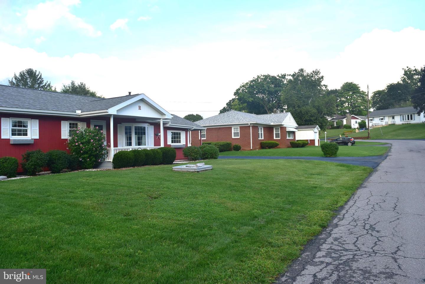 1131 Centre St Property Photo 2