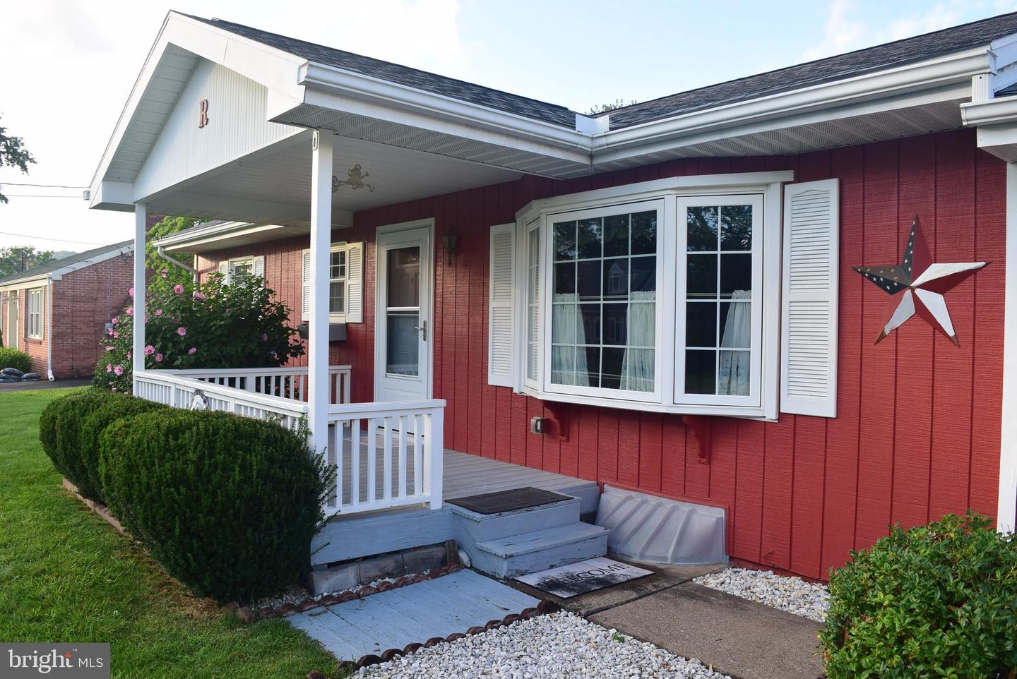 1131 Centre St Property Photo 3