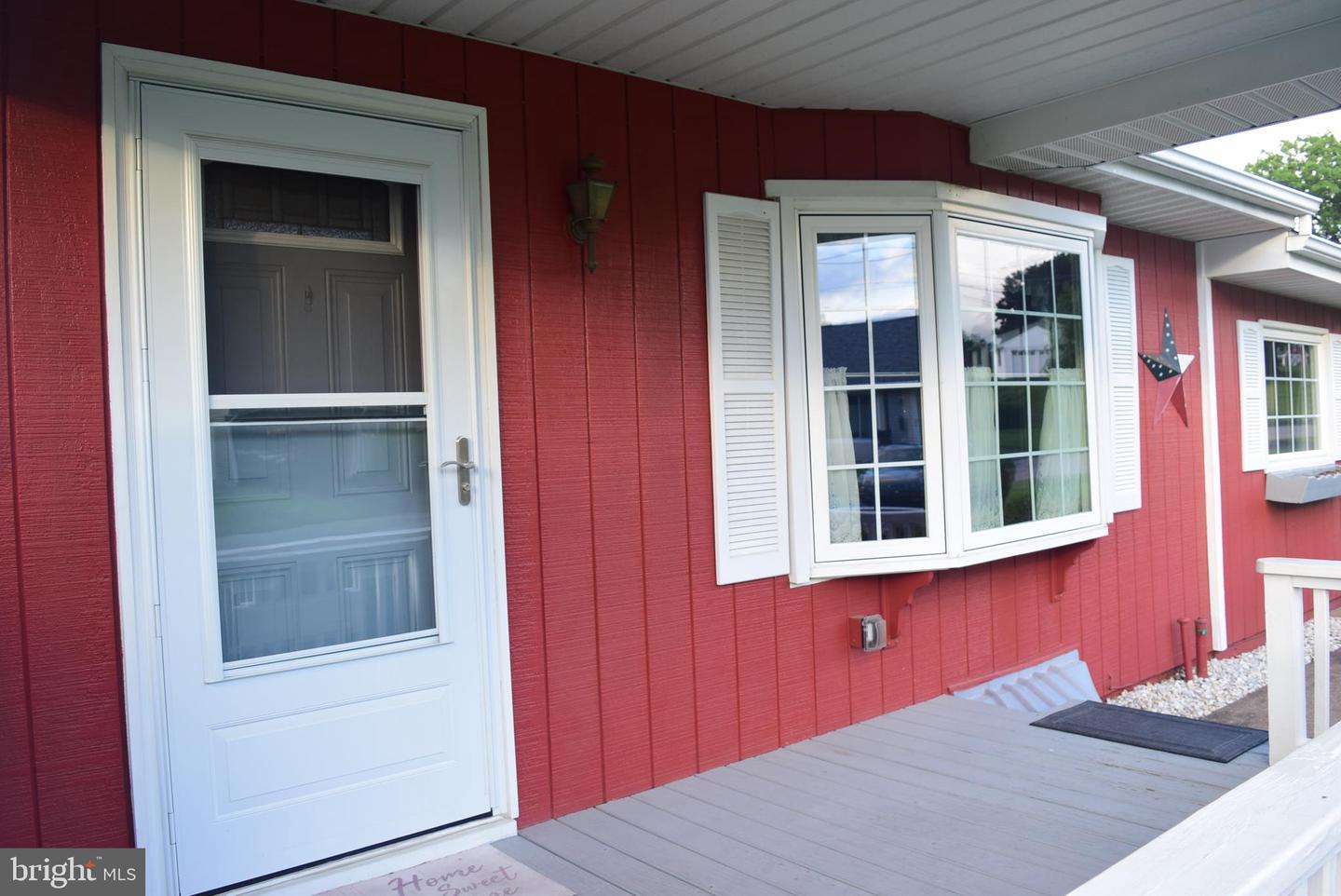1131 Centre St Property Photo 4