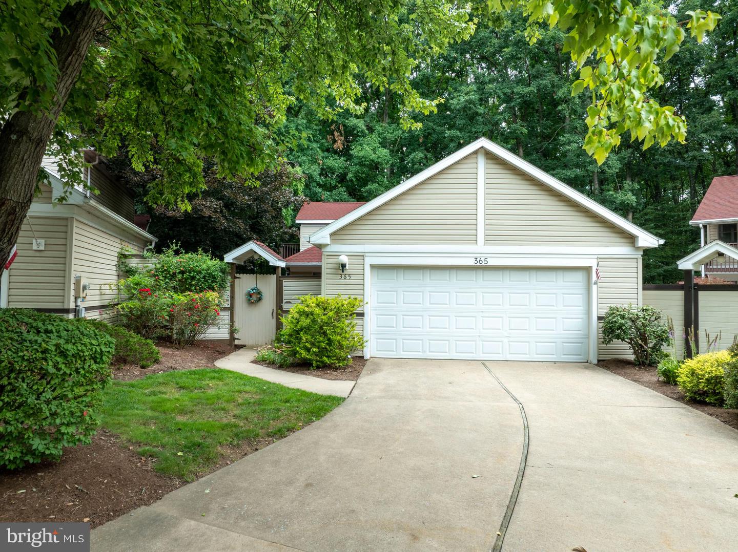 365 Oakwood Ave Property Photo 1