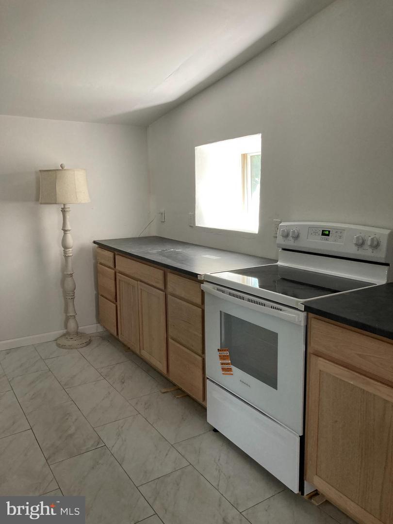 211 E Pike St Property Photo 5