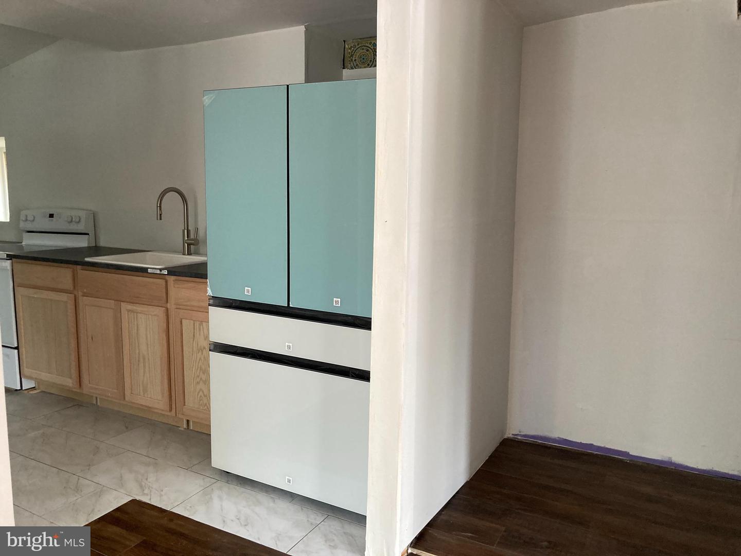 211 E Pike St Property Photo 6
