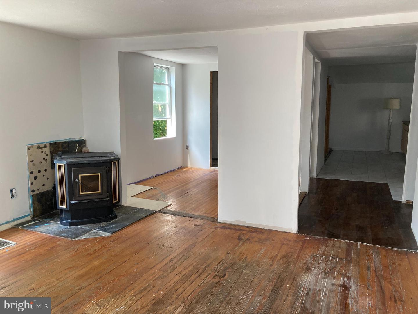 211 E Pike St Property Photo 10
