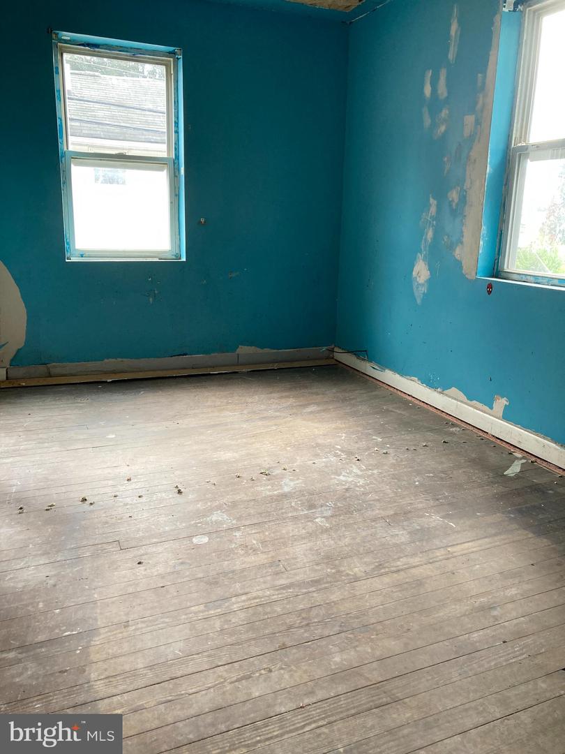 211 E Pike St Property Photo 12