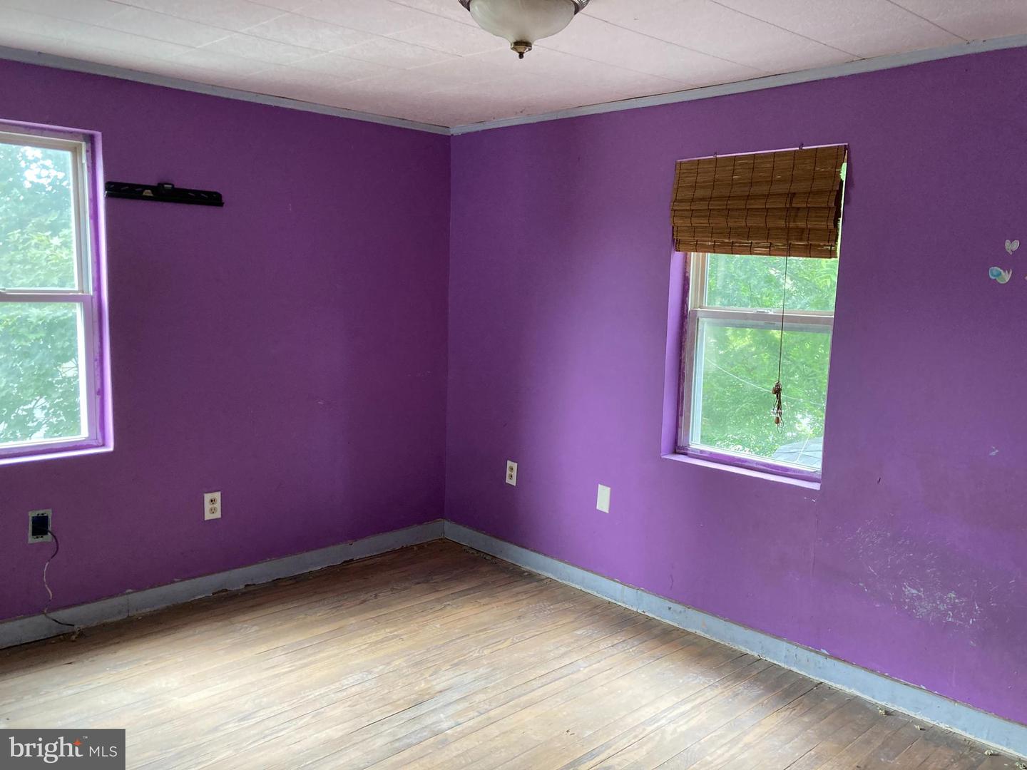 211 E Pike St Property Photo 13