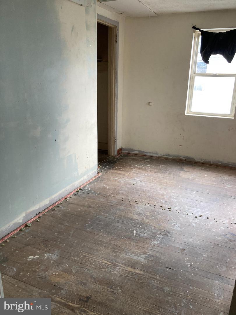 211 E Pike St Property Photo 14