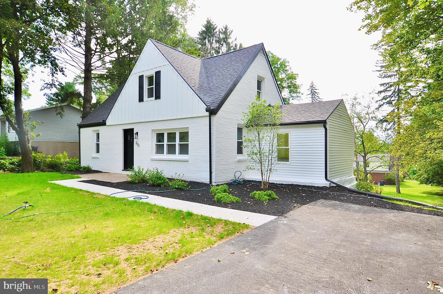 800 THOMPSON ST
