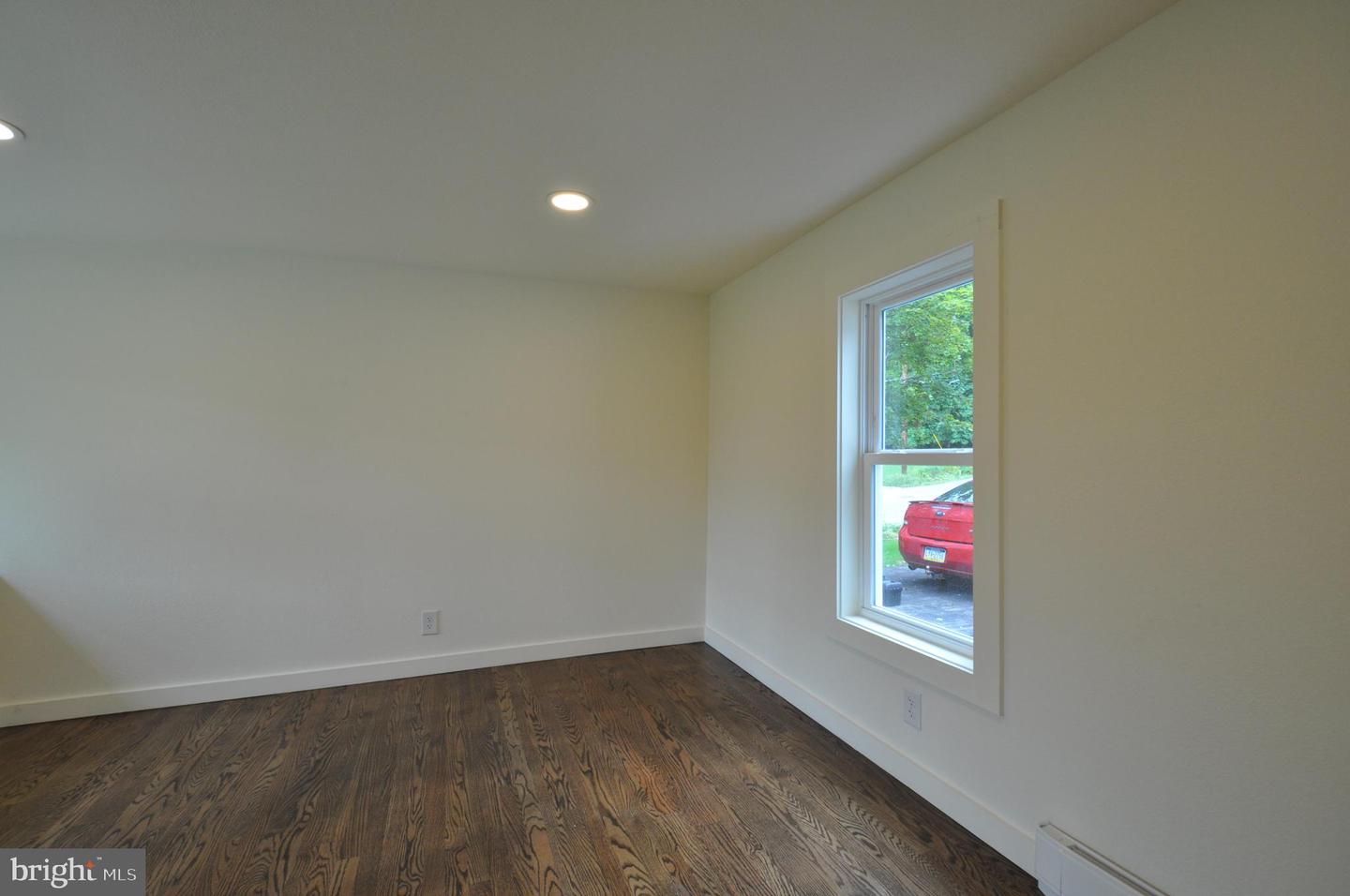 800 Thompson St Property Photo 11