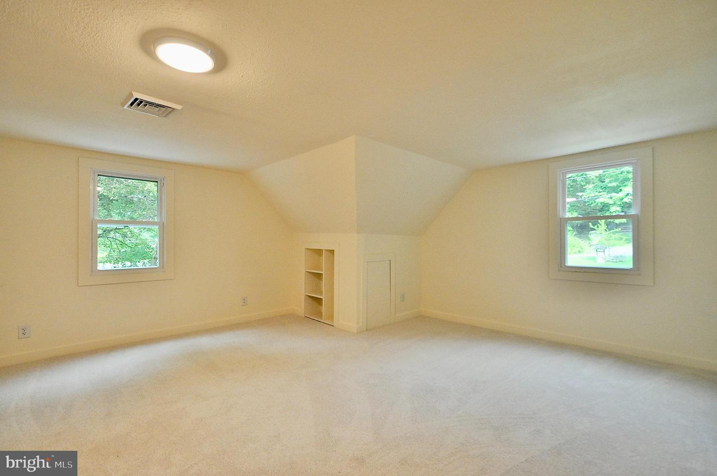 800 Thompson St Property Photo 16