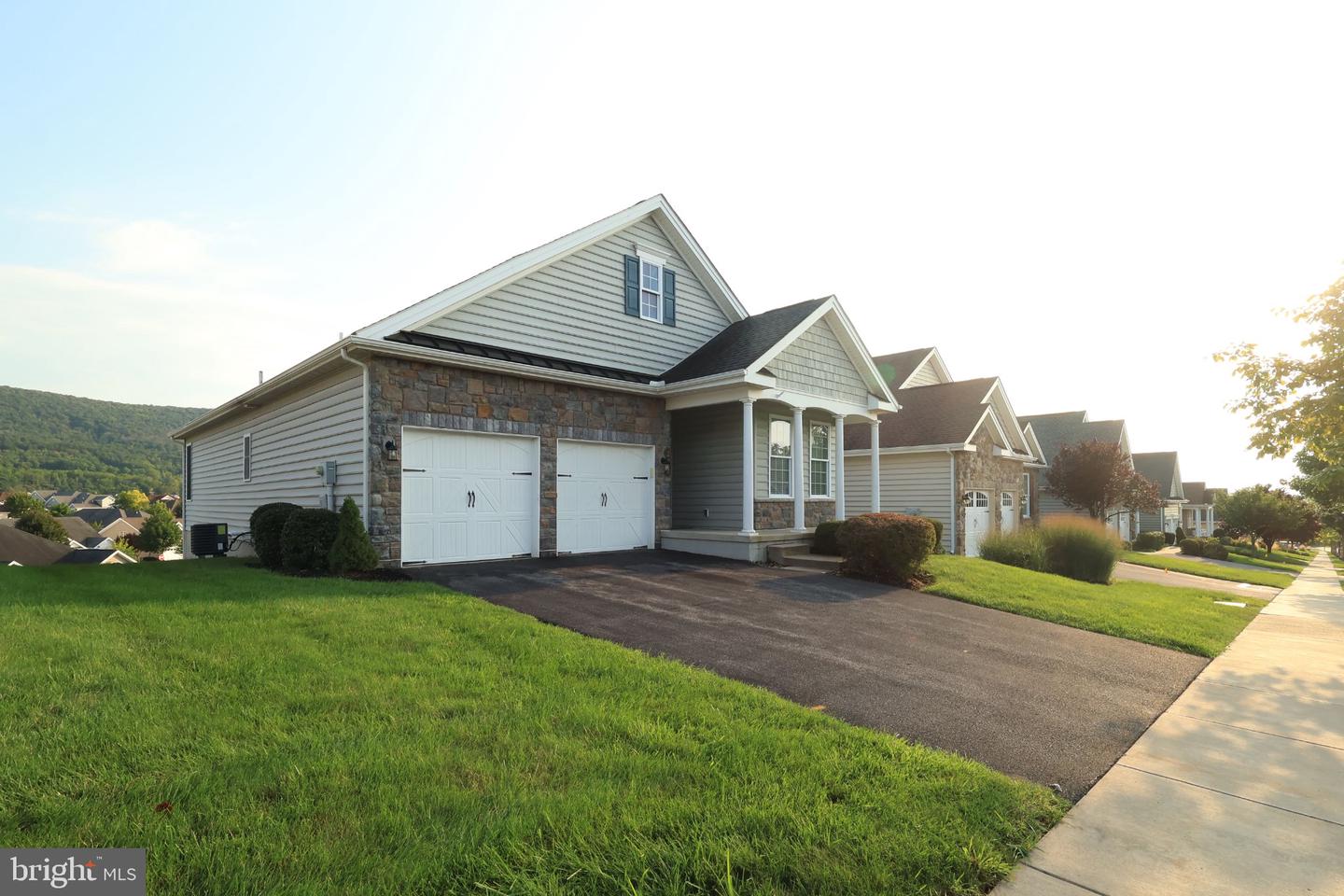 233 Beacon Cir Property Photo 1